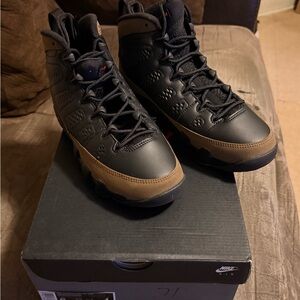 Nike Air Jordan 9 Retro GS in Black and Red 6Y